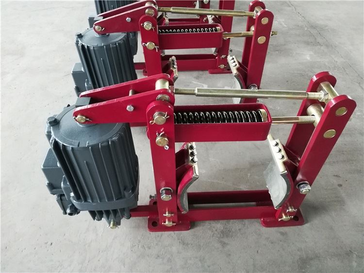 Drum Brake With Hydraulic Thruster